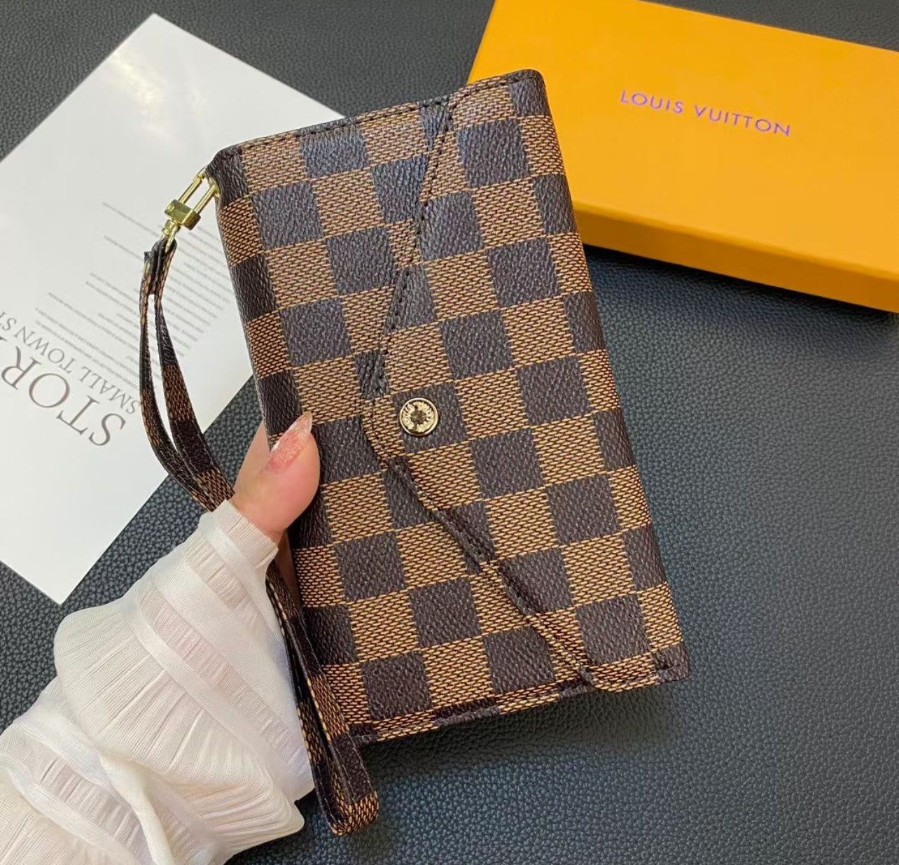 Universal luxury envelope