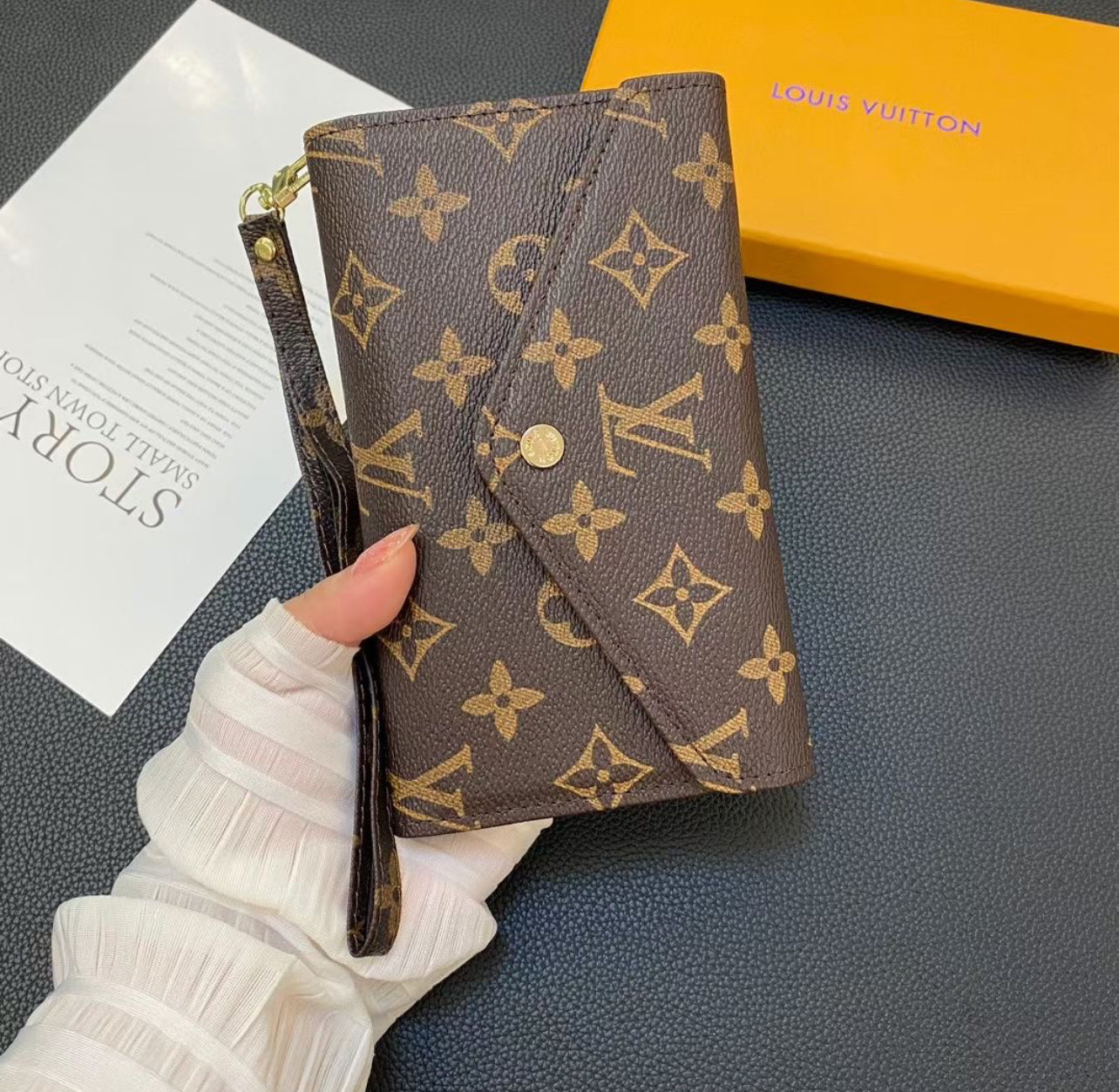 Universal luxury envelope