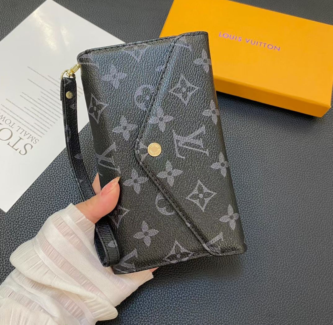 Universal luxury envelope